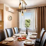 Daire Casa Maya Deluxe With A Pool Opatija