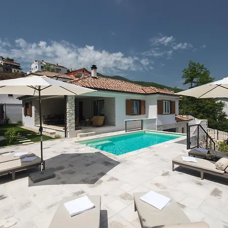 Casa Maya Deluxe With A Pool Daire Opatija